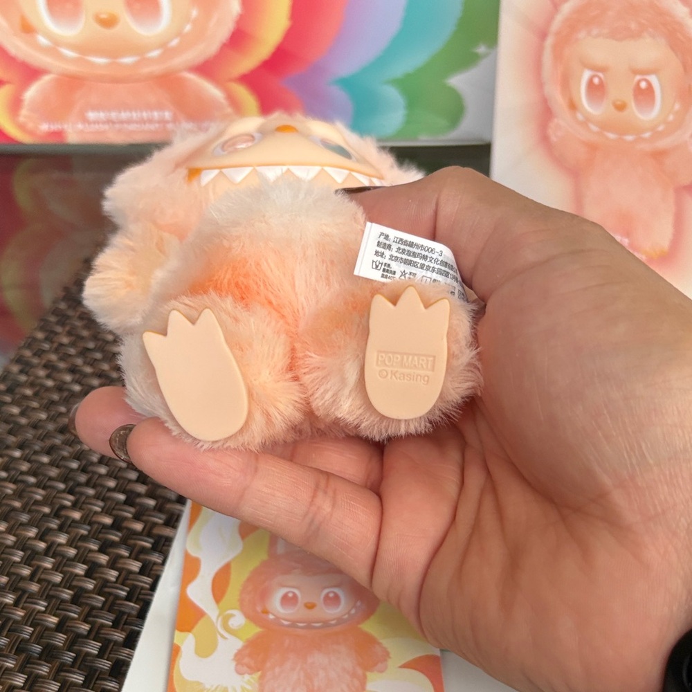 AUTHENTIC! Pop Mart big into energy labubu Doll - HAPPINESS - Picture 4 of 9